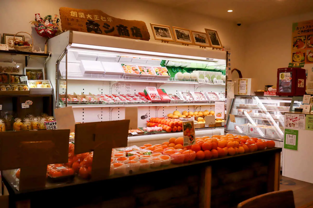 下高井戸 パーラーシシドの内観