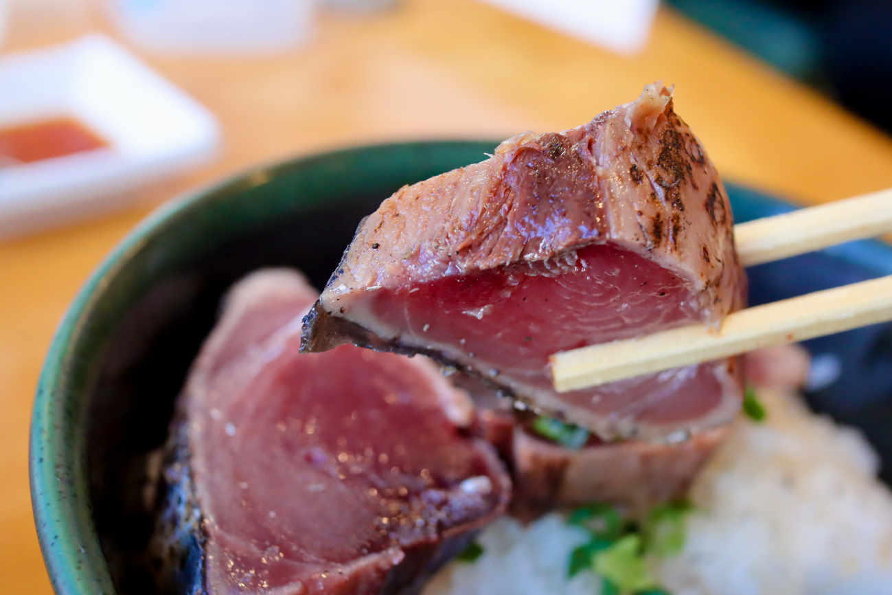 下高井戸 どんぶり専門店「どどん」のカツオのたたき