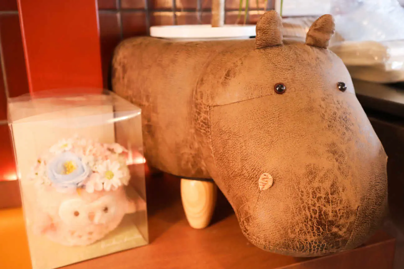 下高井戸 Mr. Hippo Coffeeのカバのぬいぐるみ