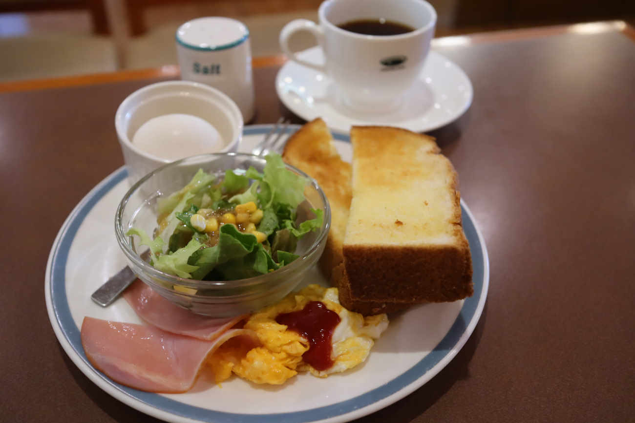 珈琲館 下高井戸店のトースト＆スクランブル（790円）＋ゆで卵（100円）