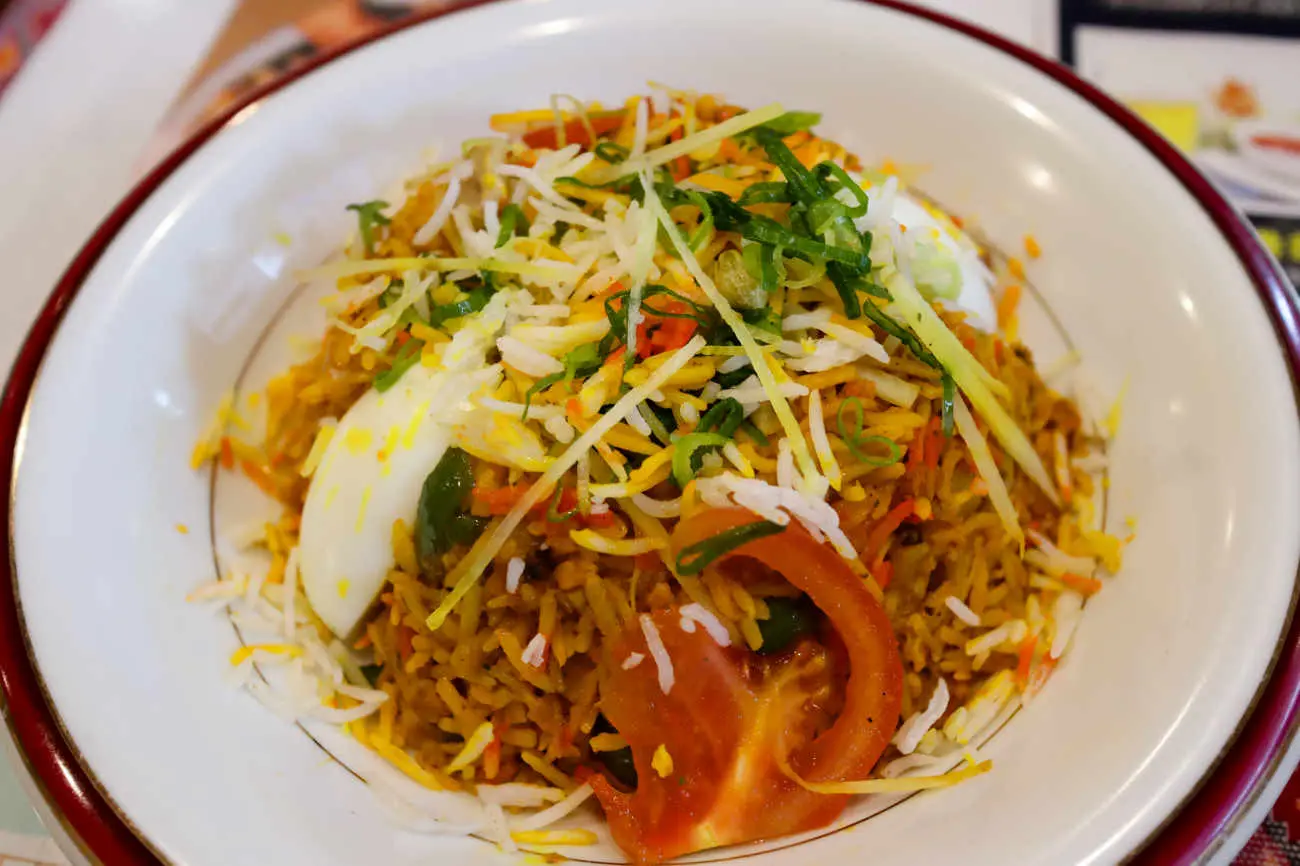松原 ニューサラティーのチキンビリヤニセット 1,250円