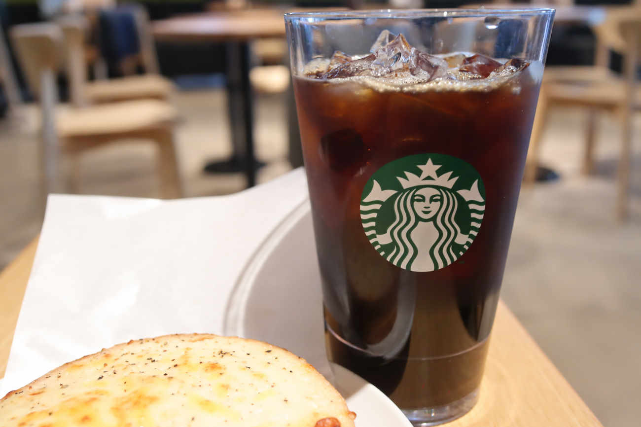 スターバックスコーヒー Olive LOUNGE 下高井戸店のアイスコーヒー