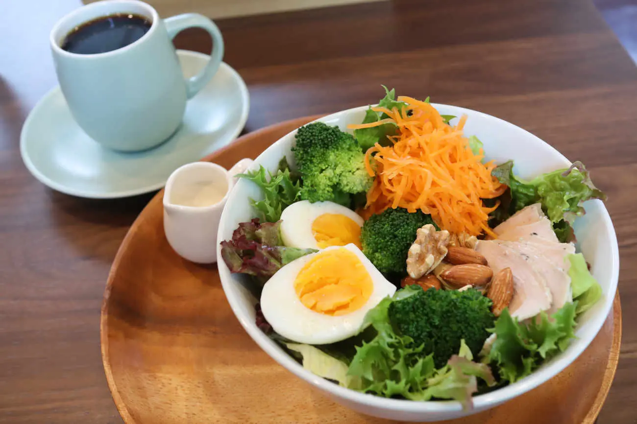 下高井戸 カフェ ヴェルデの大山鶏の自家製ハムのサラダセット 1,200円