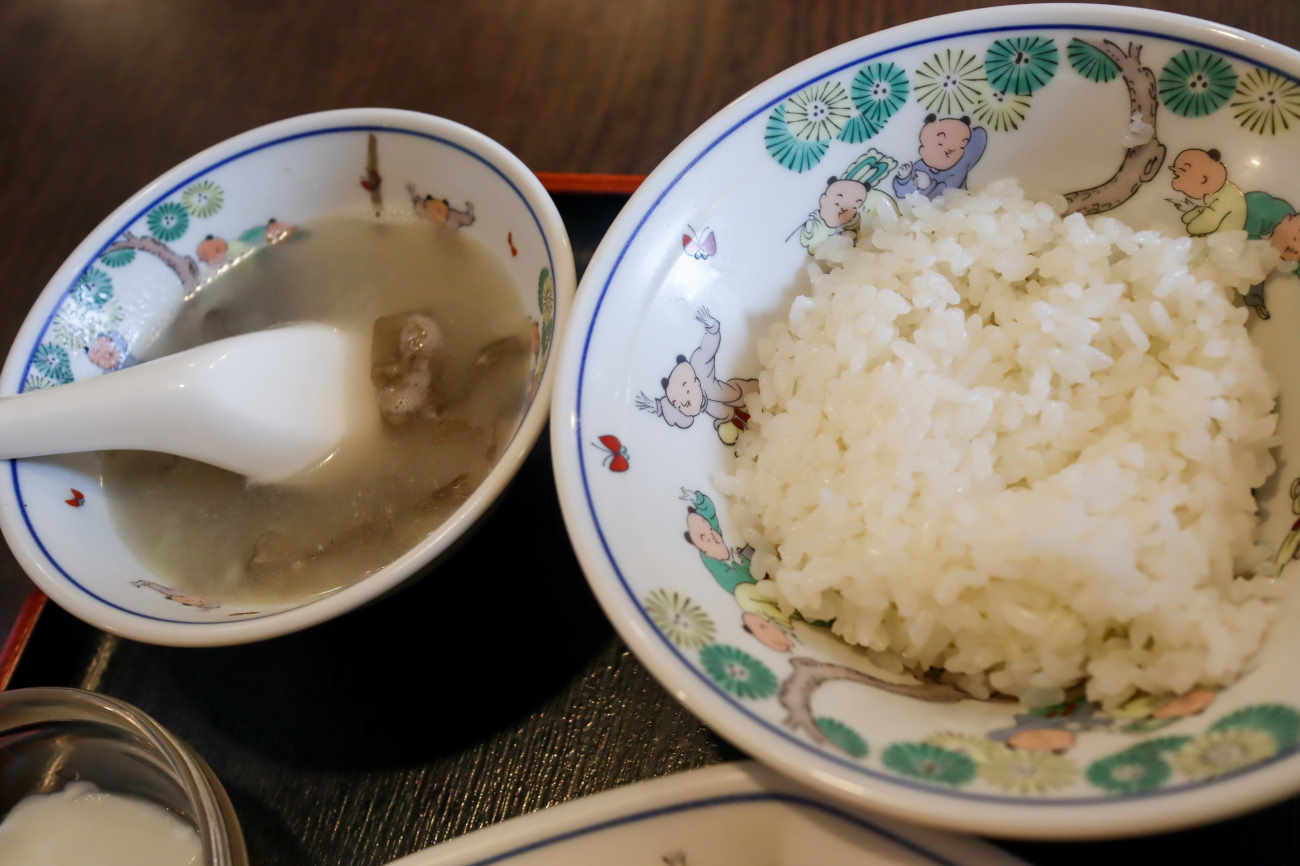 下高井戸 皇庭餃子房のスープとライス