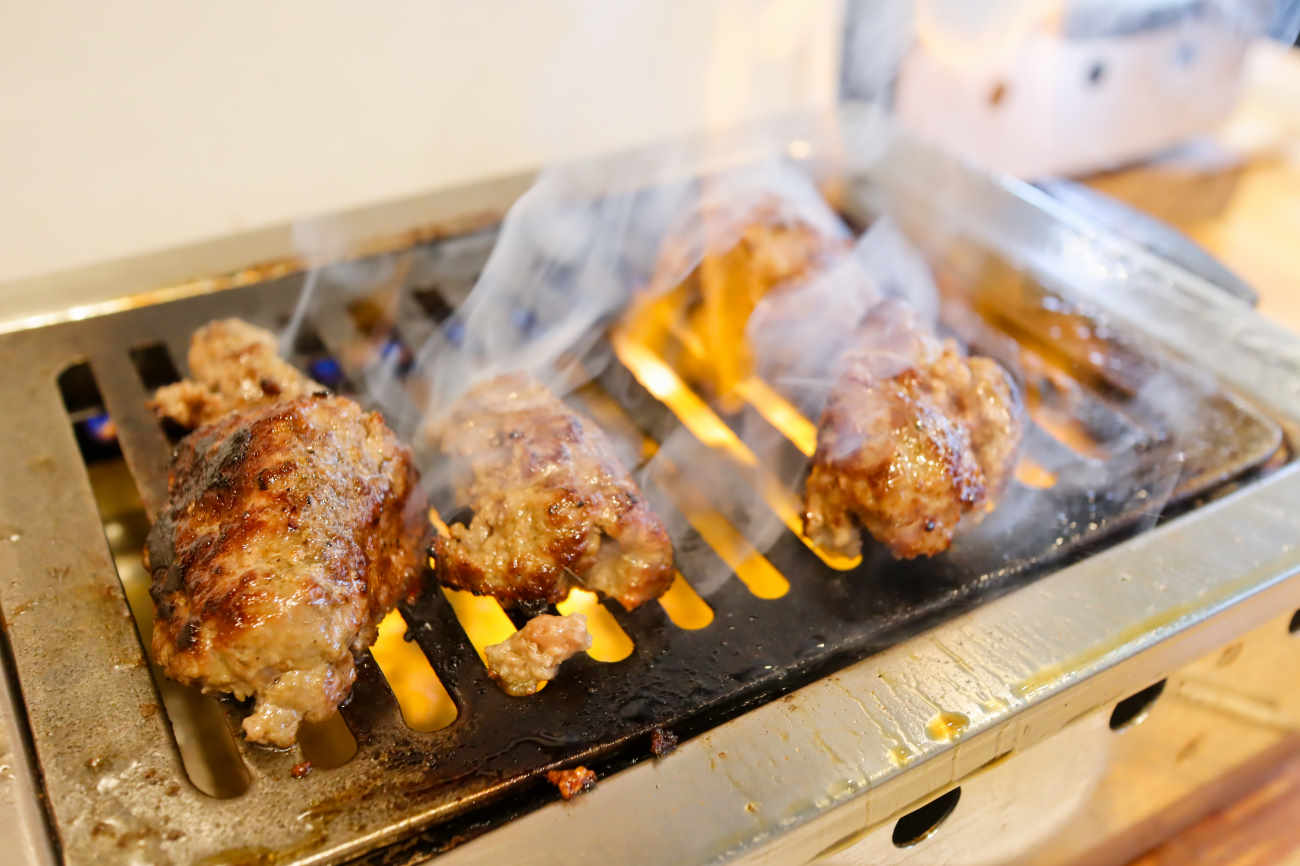煙力 下高井戸店の牛肉ハンバーグ