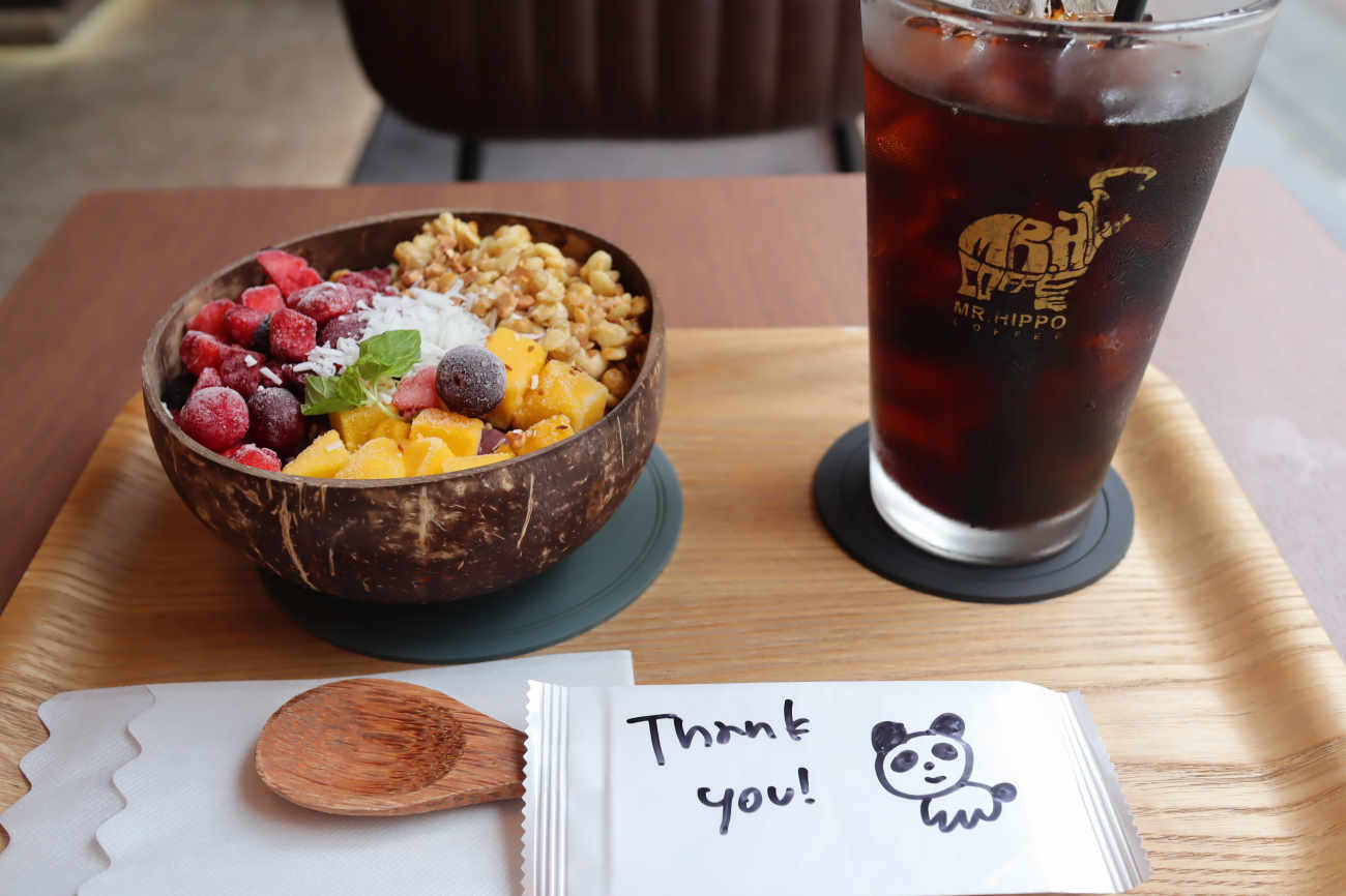 MR. HIPPO COFFEE下高井戸店のアサイーボウル 1,100円 アイスコーヒー 530円