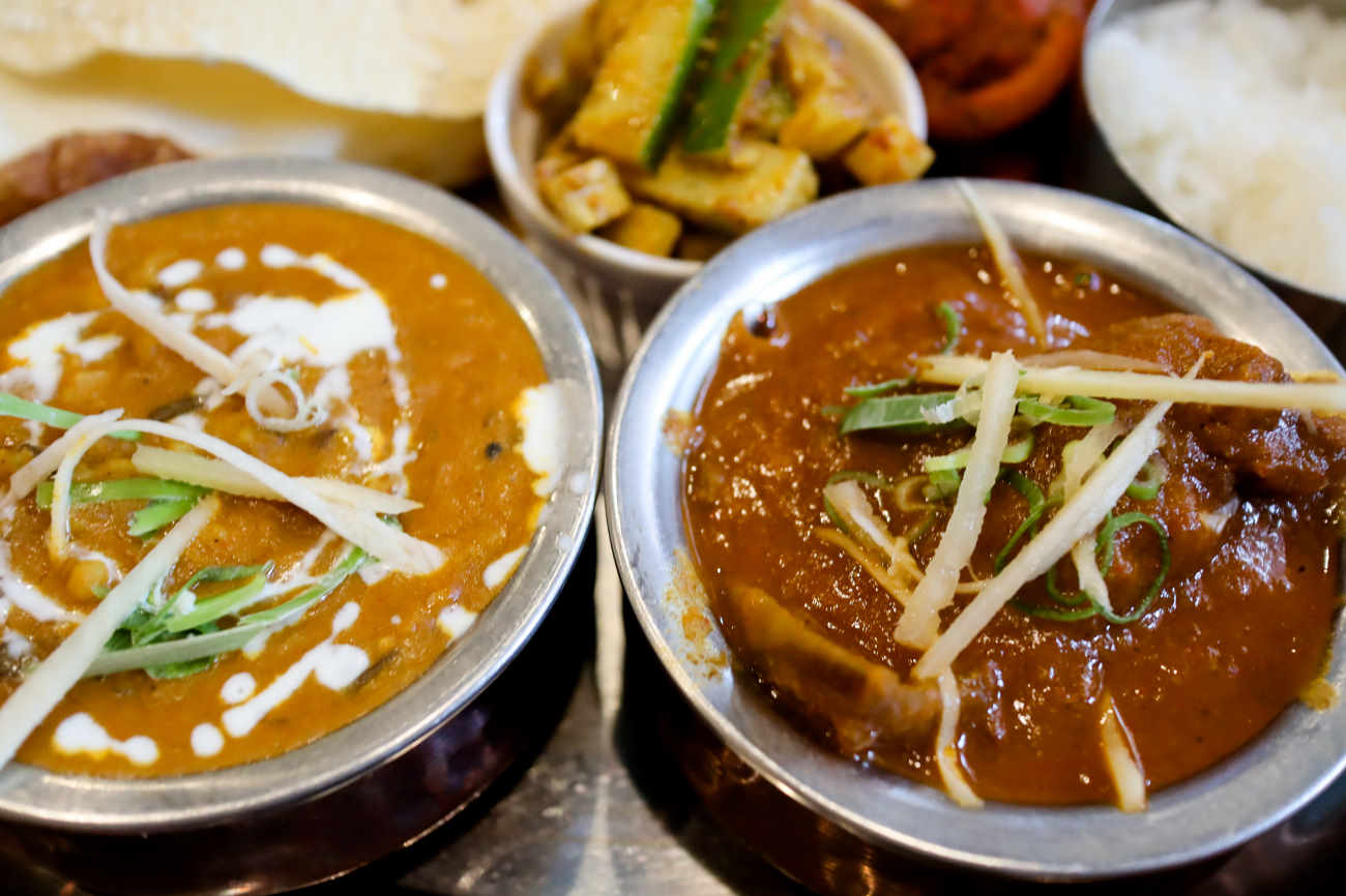 松原ニューサラティの豆カレーとマトンカレー