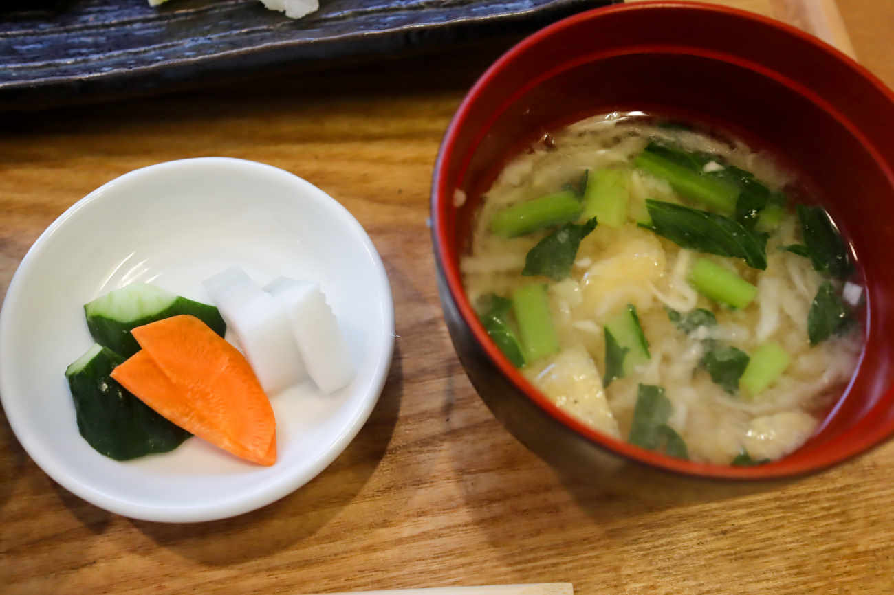 膳style眞太のお漬物とお味噌汁